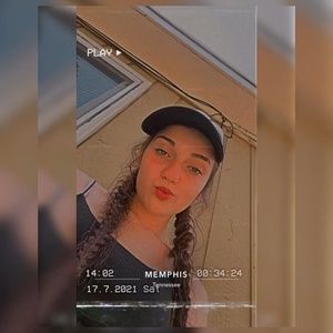 Meet your Posher, Crystal